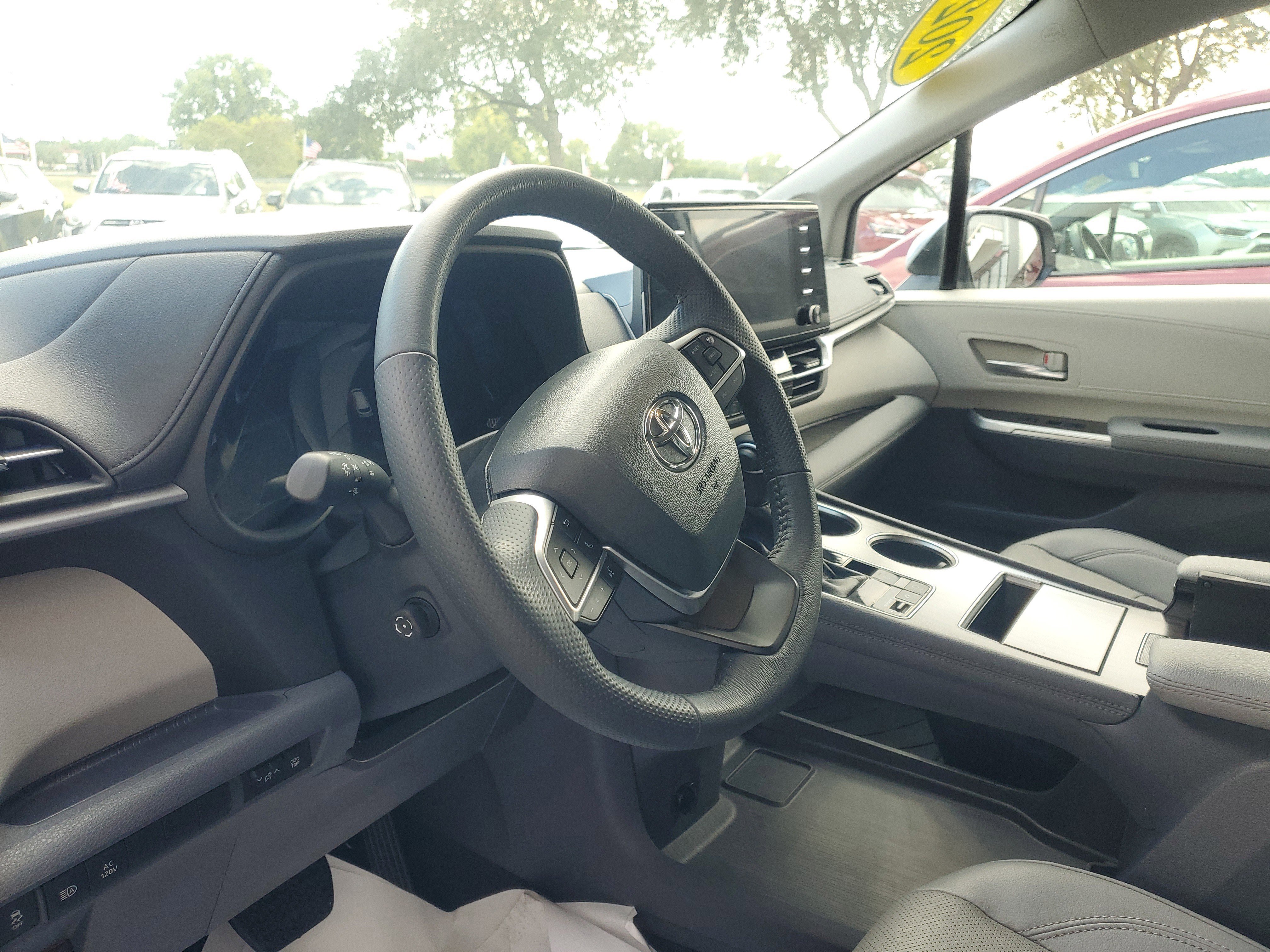 Certified 2024 Toyota Sienna Limited image 13