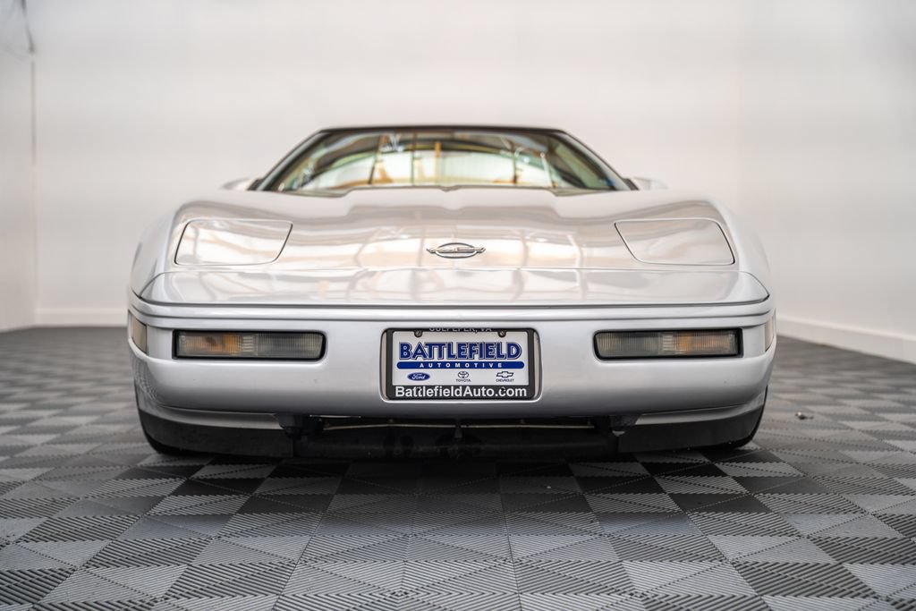Used 1996 Chevrolet Corvette Coupe RWD image 2