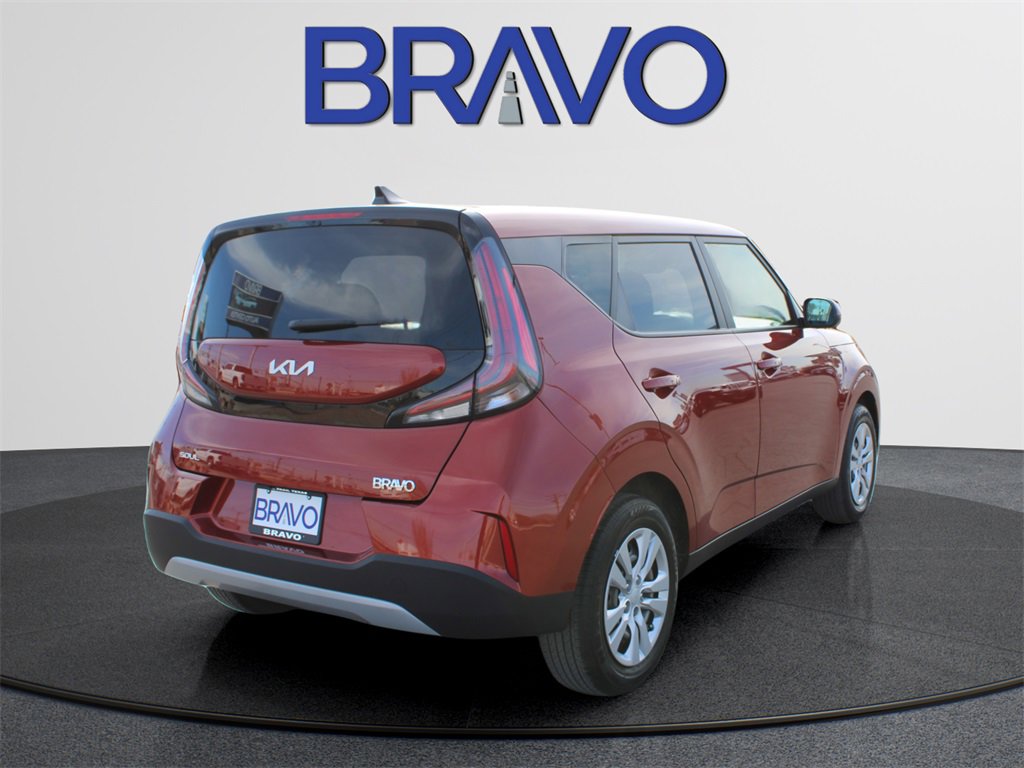 Used 2023 Kia Soul LX image 5