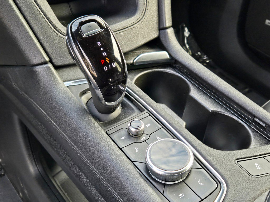 Certified 2025 Cadillac XT6 Premium Luxury FWD image 30