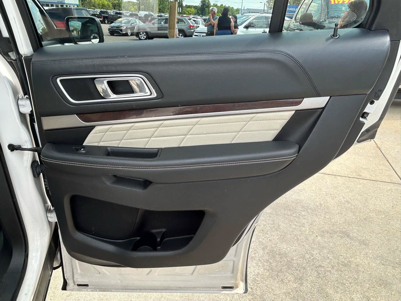 Used 2016 Ford Explorer Platinum AWD/4WD image 16