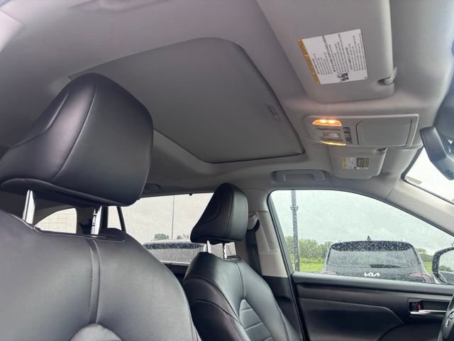 Used 2021 Toyota Highlander XLE AWD/4WD image 56
