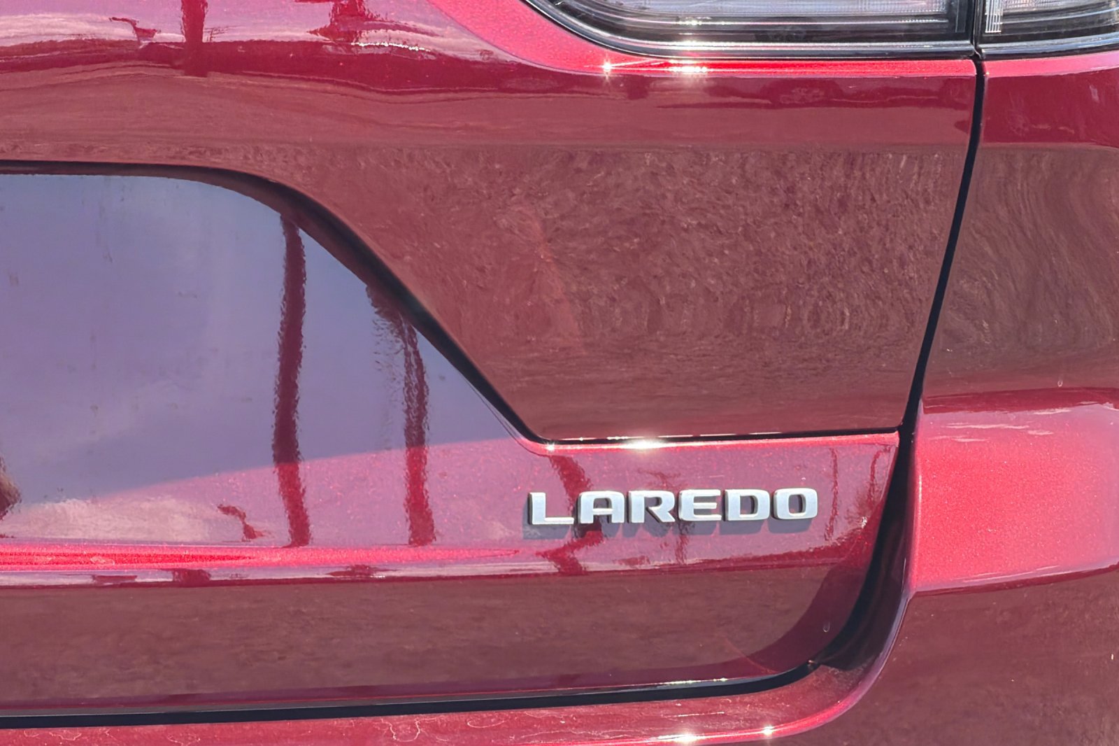 New 2026 Jeep Grand Cherokee Laredo w/ Trailer Tow Package AWD/4WD image 7