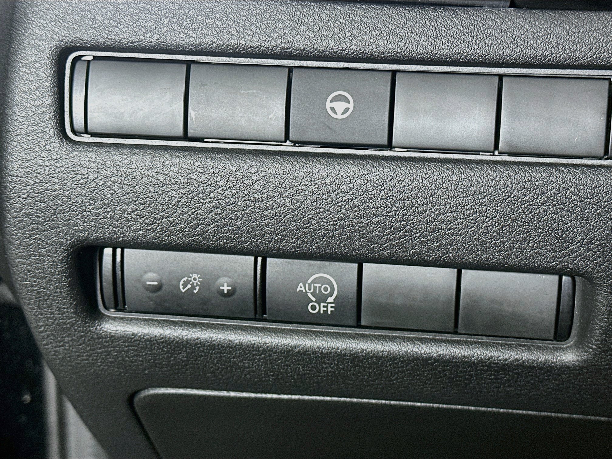 Used 2023 Nissan Rogue SV AWD/4WD image 17