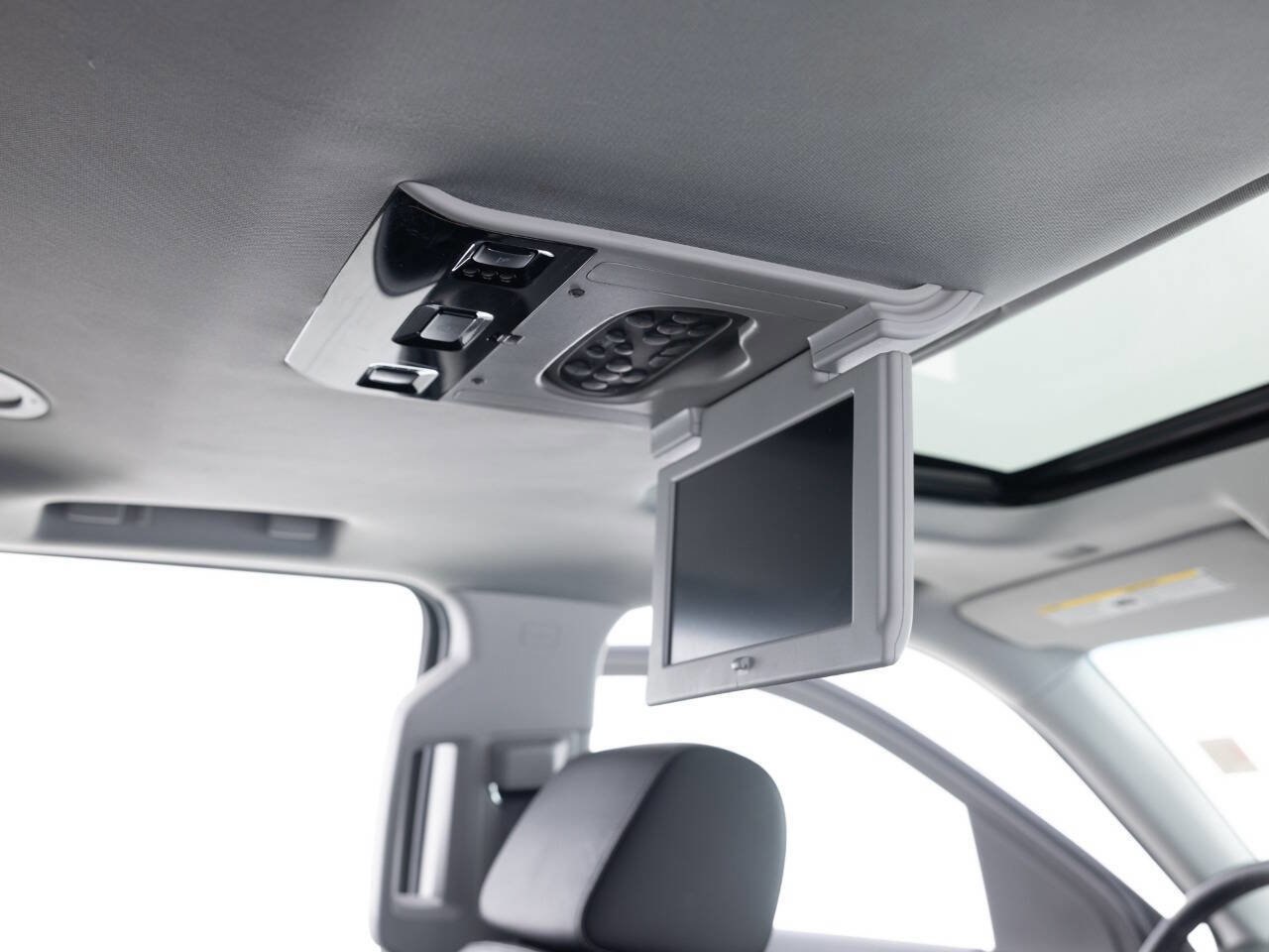 Used 2015 Chevrolet Suburban LTZ image 38