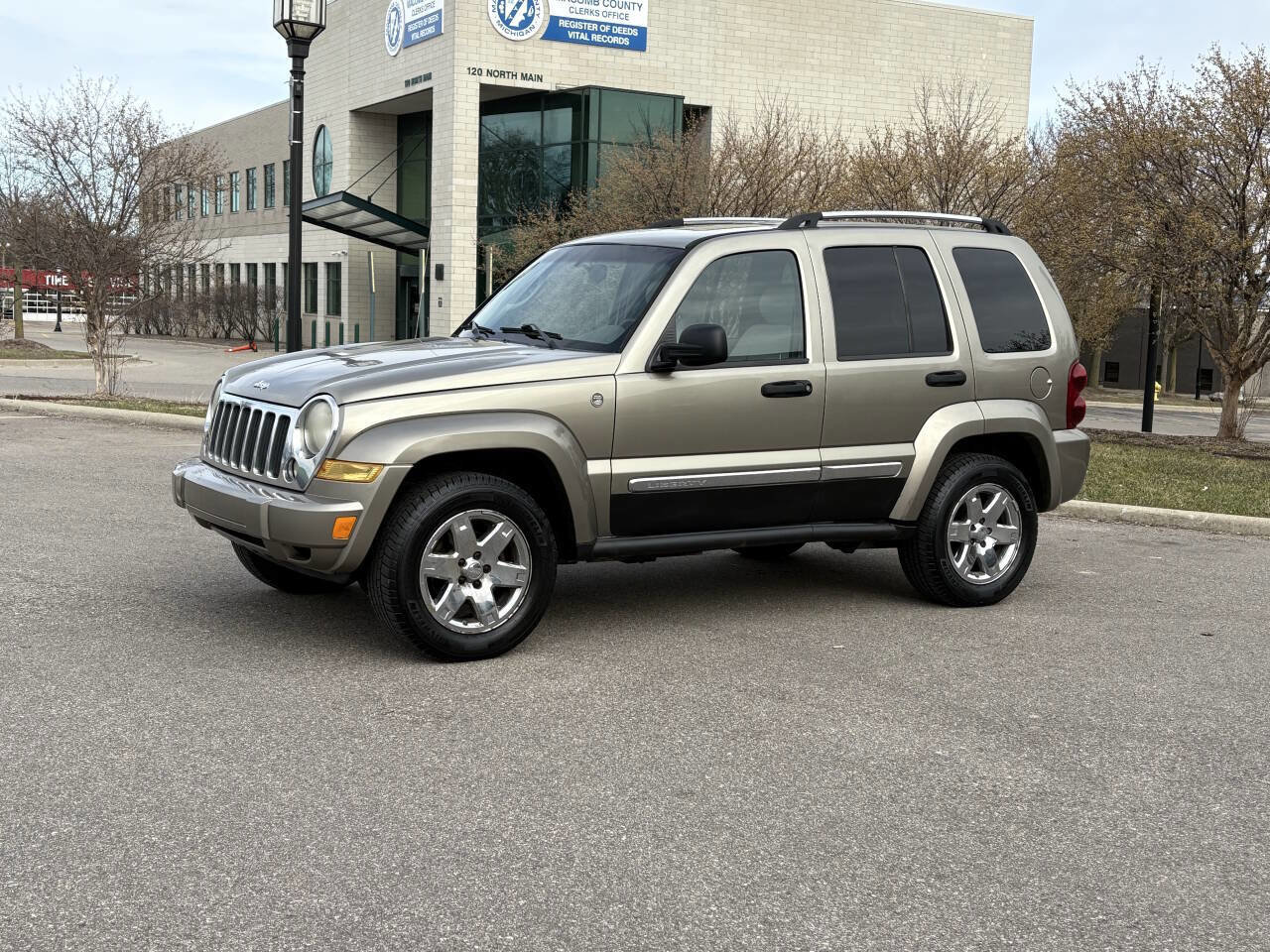 Used 2005 Jeep Liberty Limited image 1