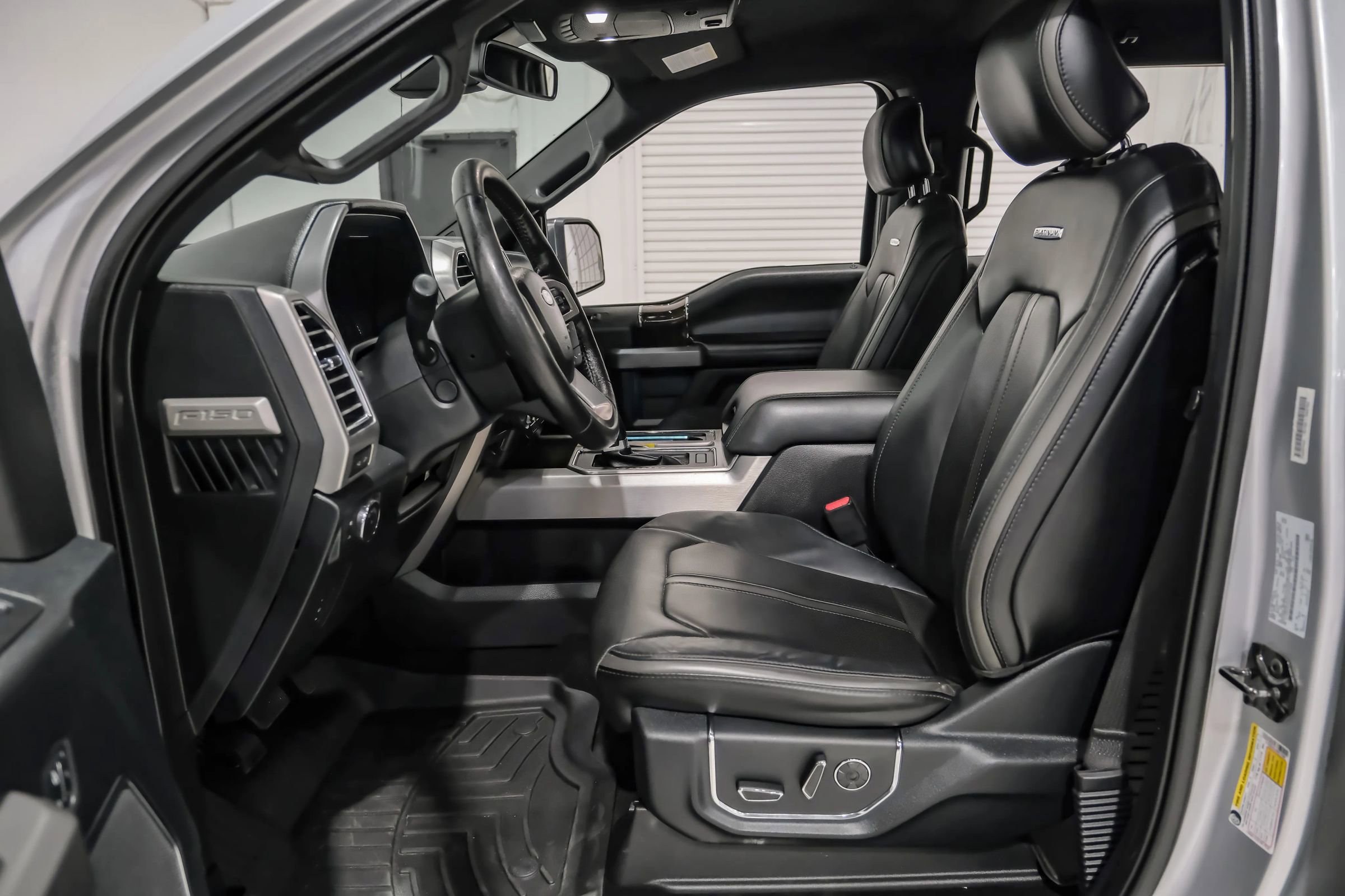 Used 2016 Ford F150 Platinum w/ Equipment Group 701A Luxury AWD/4WD image 19