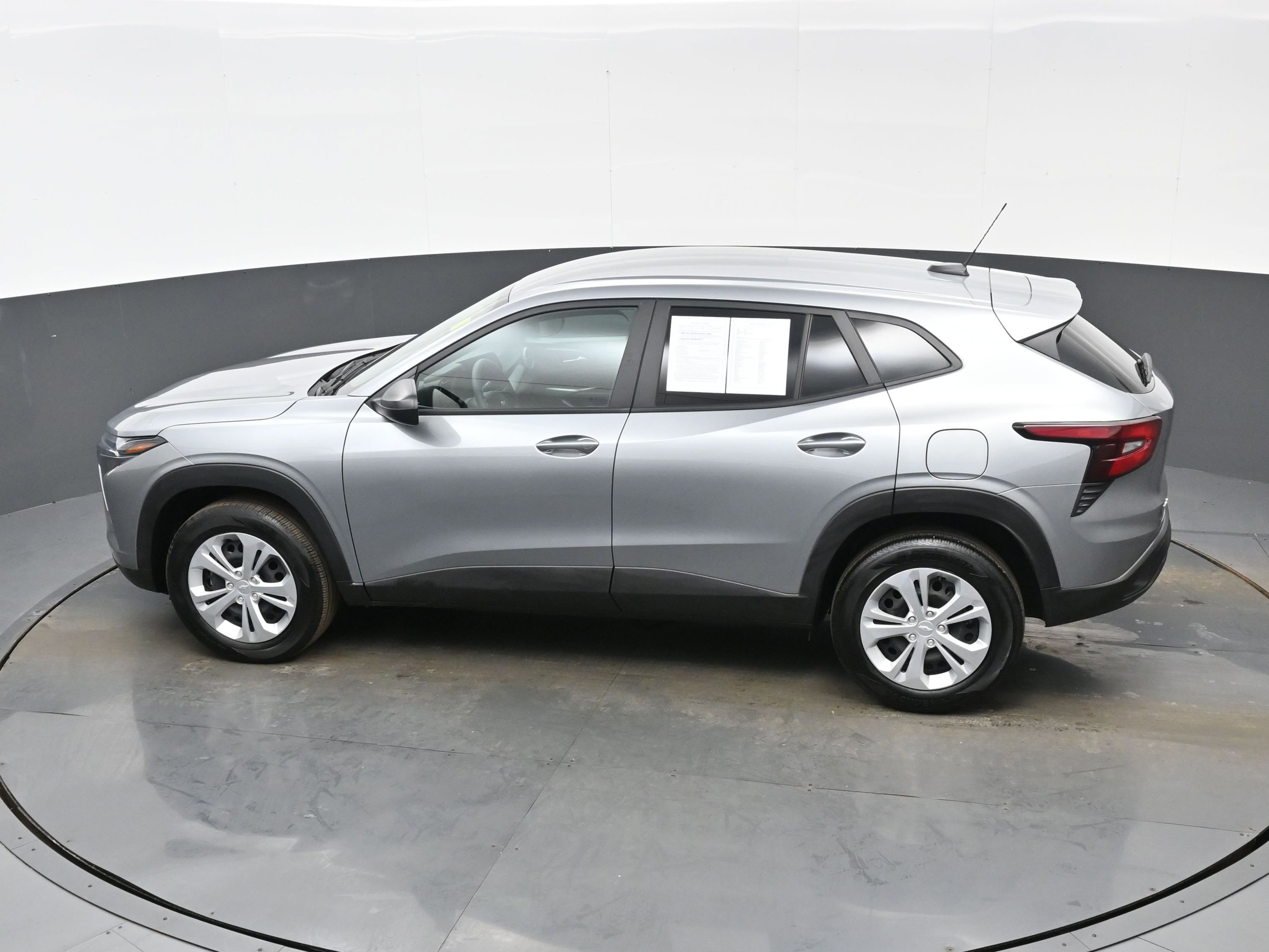 Used 2025 Chevrolet Trax LS w/ Driver Confidence Package image 32