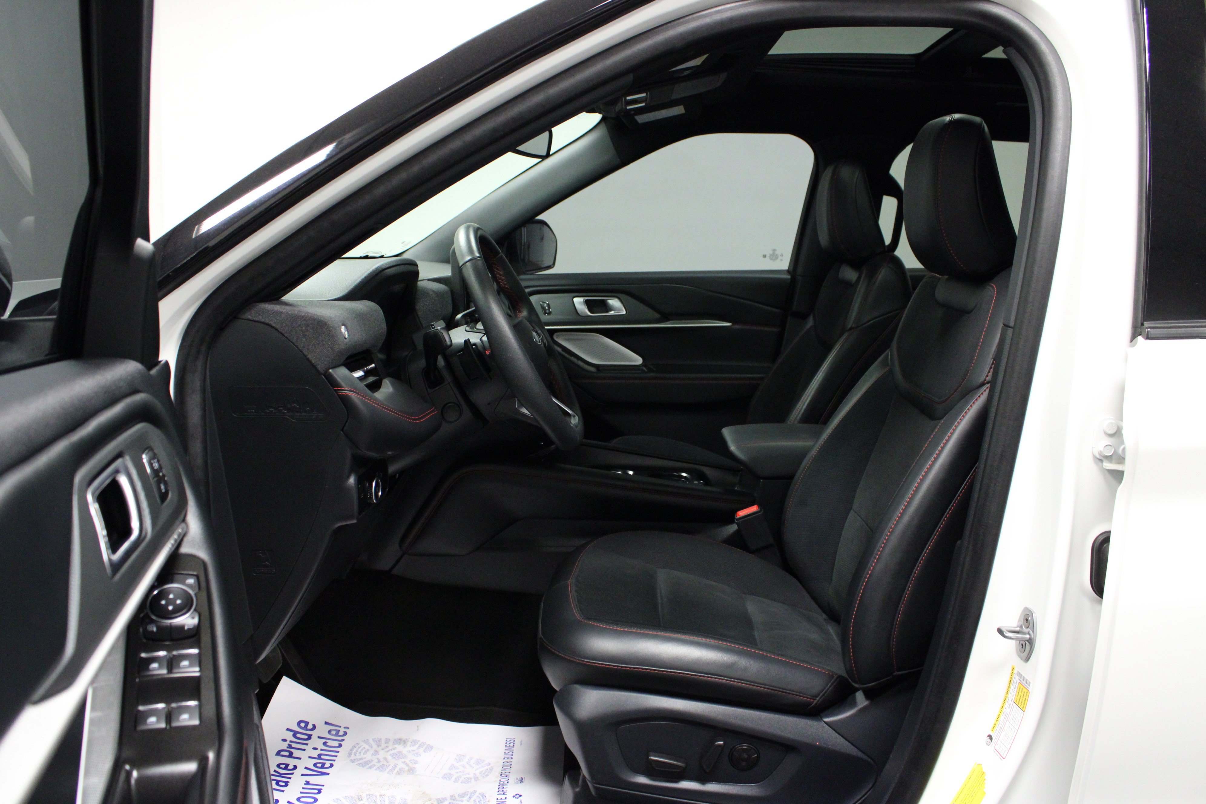 Used 2025 Ford Explorer ST AWD/4WD image 12