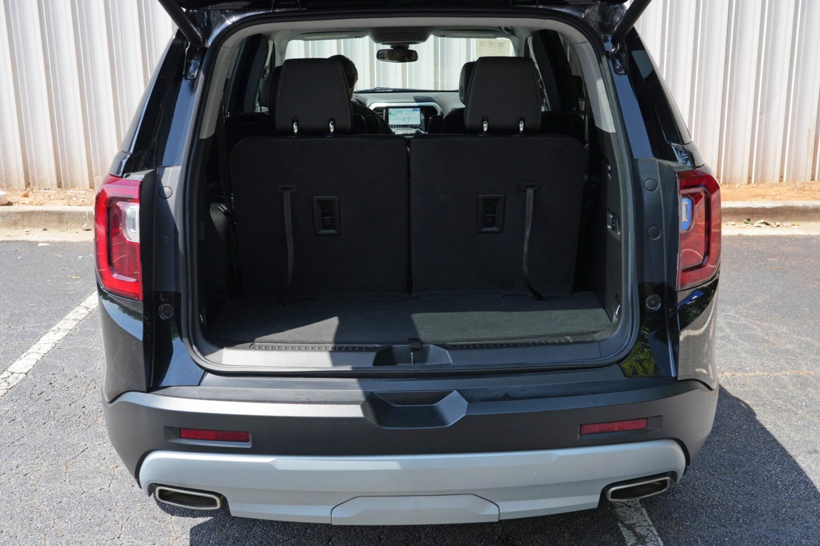 Used 2023 GMC Acadia SLT FWD image 9