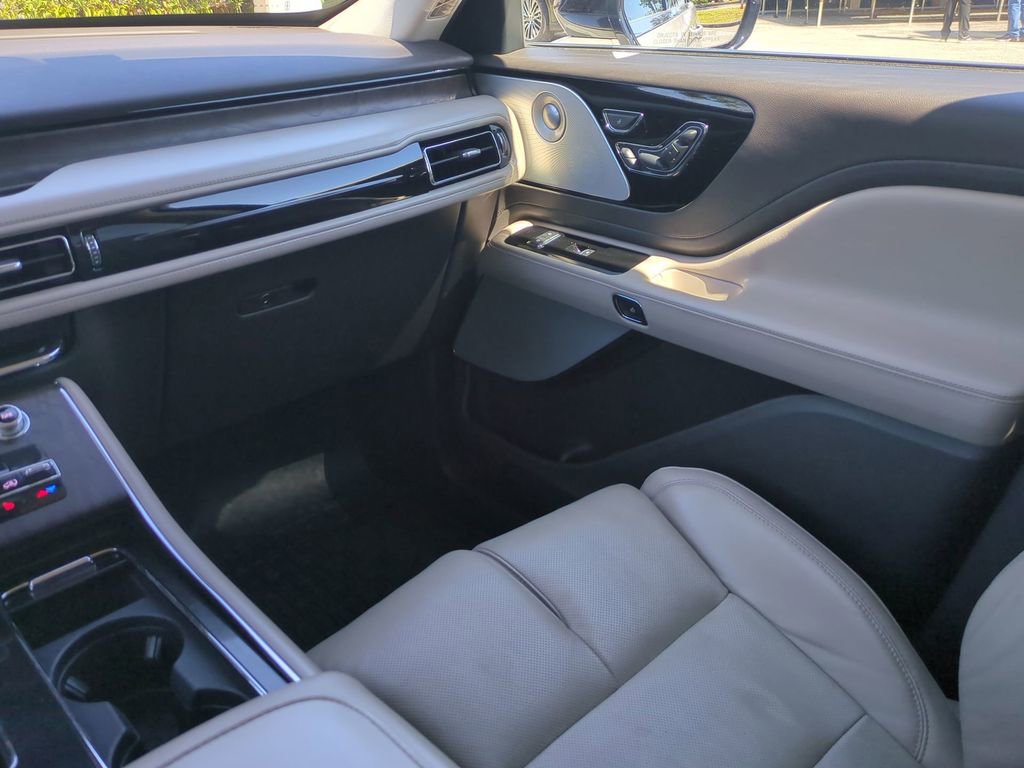 Used 2022 Lincoln Aviator Reserve w/ Equipment Group 201A image 16