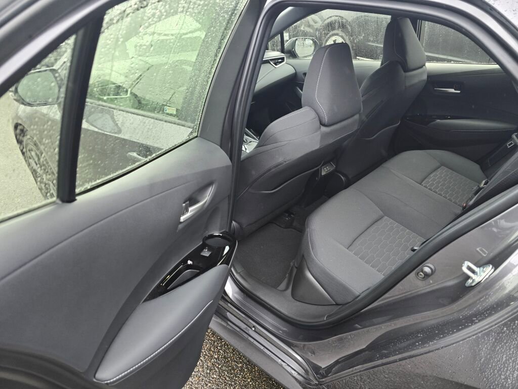 Used 2026 Toyota Corolla SE FWD image 11