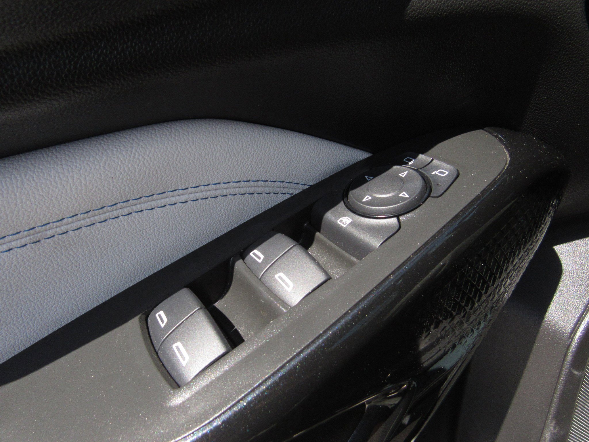 Used 2025 Chevrolet Trax LT w/ LT Convenience Package FWD image 21