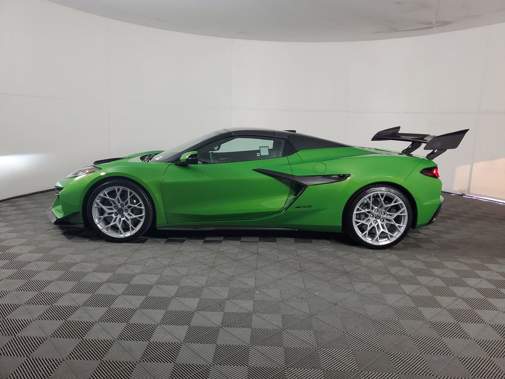 New 2026 Chevrolet Corvette ZR1 w/ ZR1 Carbon Fiber Aero Package image 7