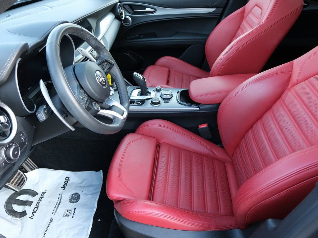 Used 2024 Alfa Romeo Stelvio Veloce image 5