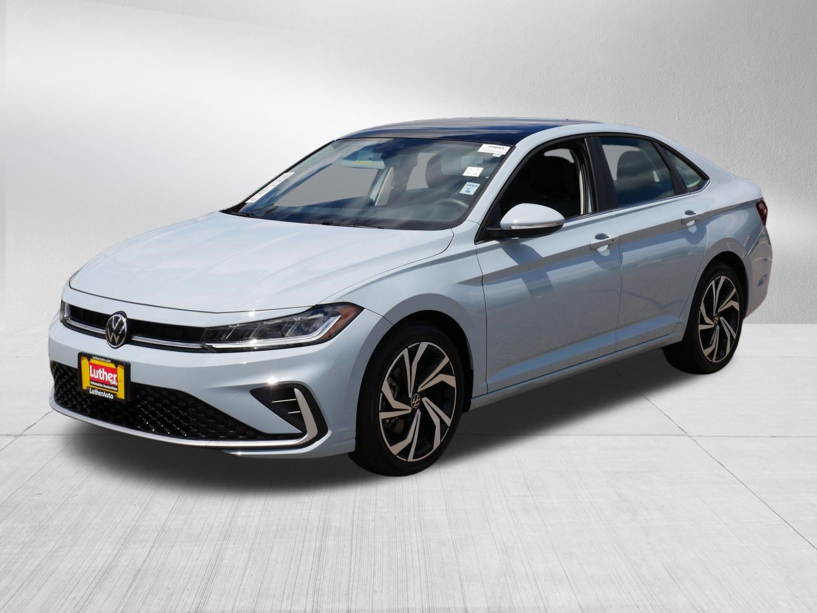 Used 2026 Volkswagen Jetta SEL FWD image 3