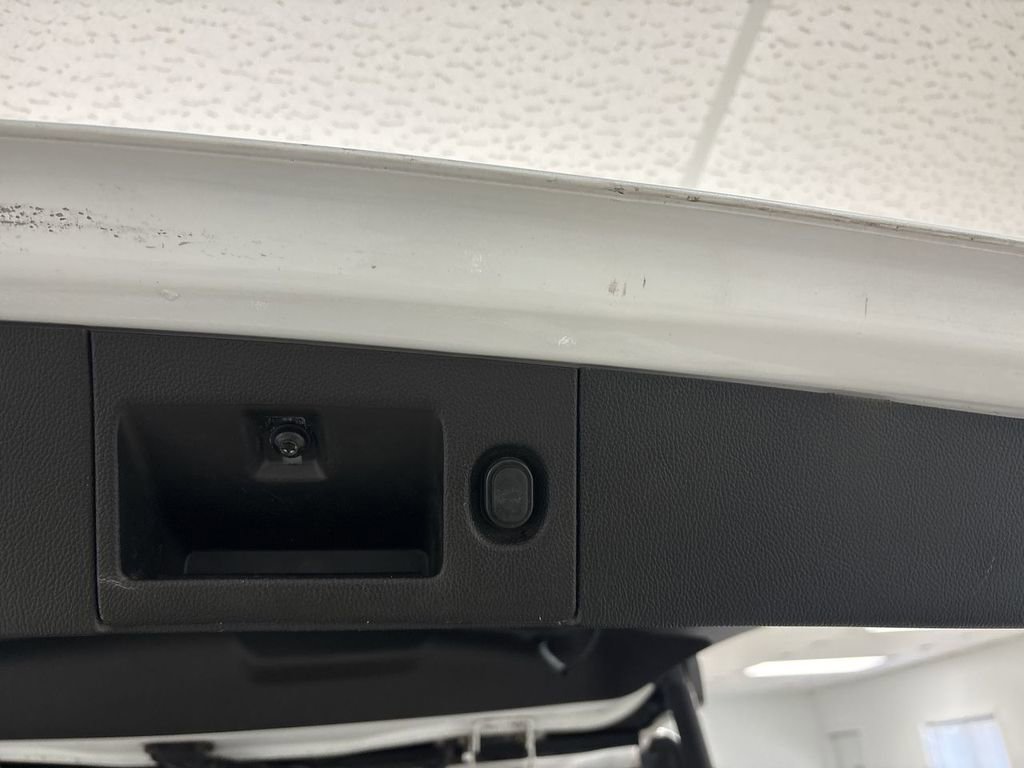 Used 2015 Chevrolet Suburban LTZ AWD/4WD image 33