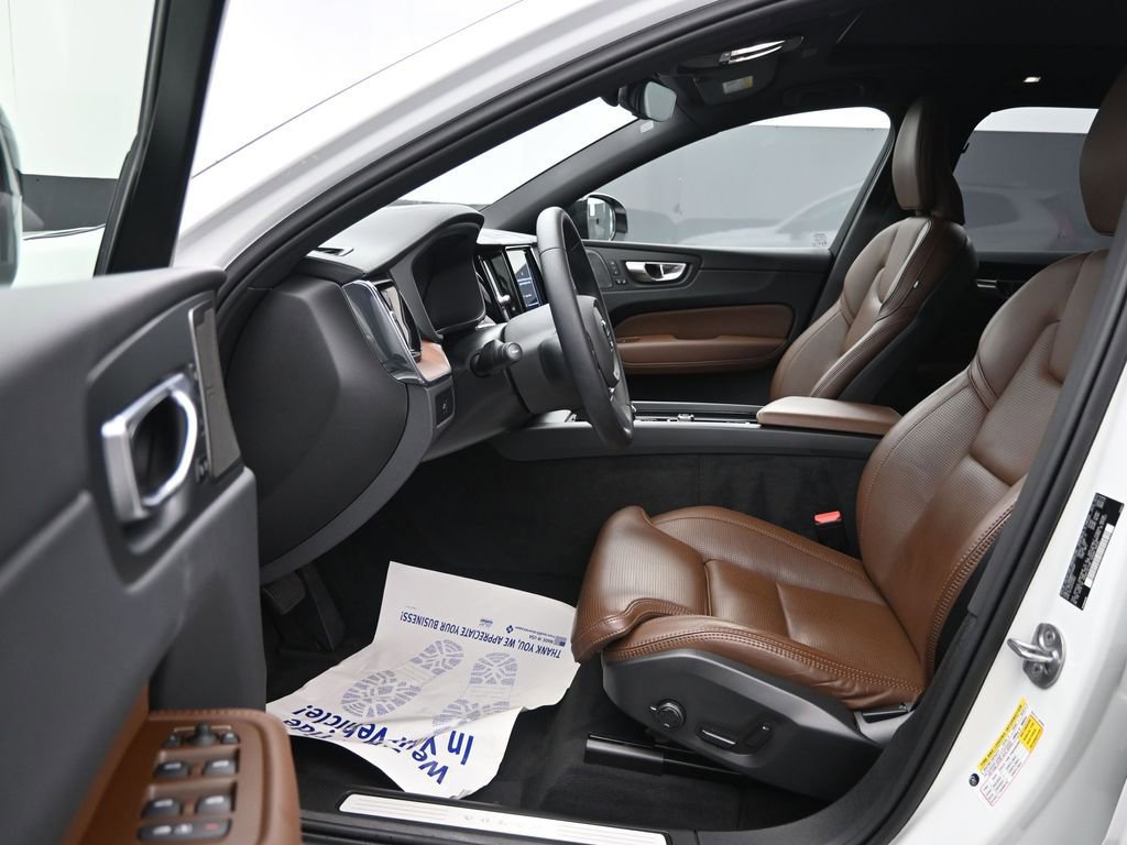Certified 2024 Volvo XC60 B5 Ultimate w/ Protection Package Premier image 11