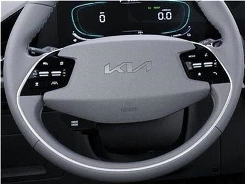 New 2025 Kia Niro EX image 76