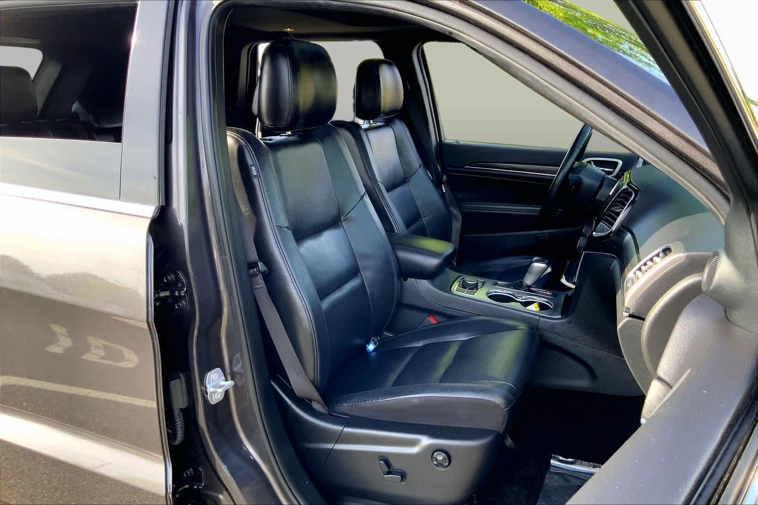 Used 2019 Jeep Grand Cherokee Limited AWD/4WD image 9