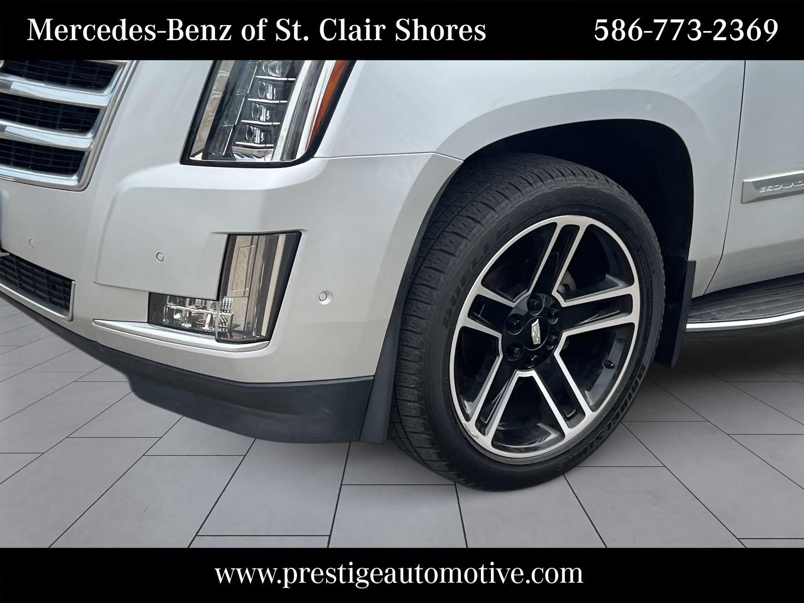 Used 2020 Cadillac Escalade ESV Luxury AWD/4WD image 10