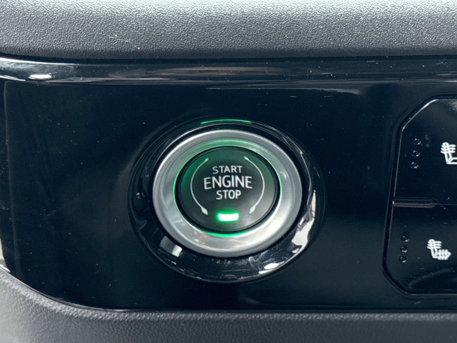 Used 2022 Chevrolet Silverado 1500 LT AWD/4WD image 19