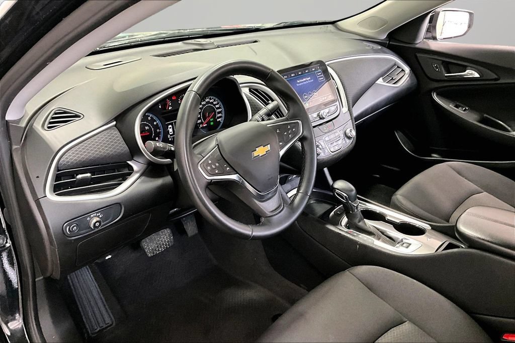 Used 2024 Chevrolet Malibu LT w/ Midnight Edition FWD image 17