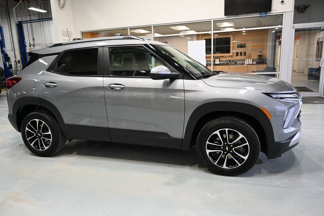 Used 2024 Chevrolet TrailBlazer LT w/ Convenience Package image 4