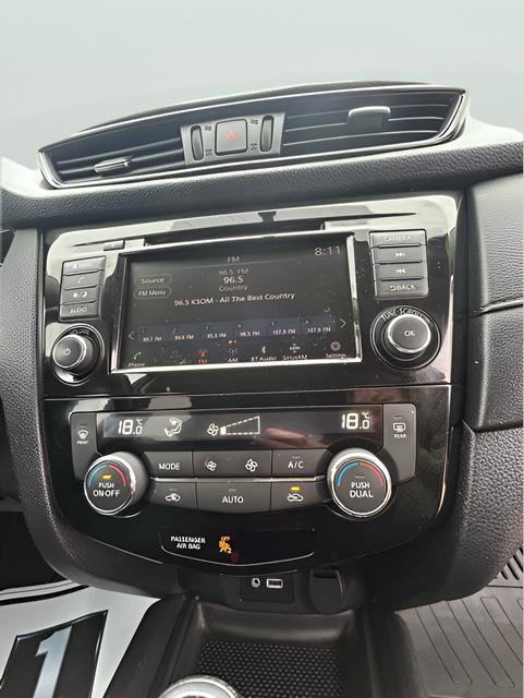 Used 2020 Nissan Rogue SV image 17