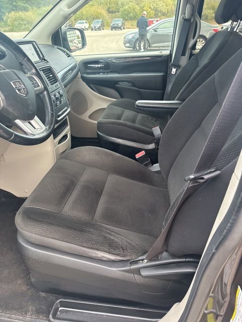 Used 2019 Dodge Grand Caravan SE w/ Rear Park Assist Package image 32