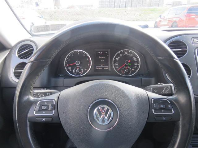 Used 2017 Volkswagen Tiguan SEL AWD/4WD image 14