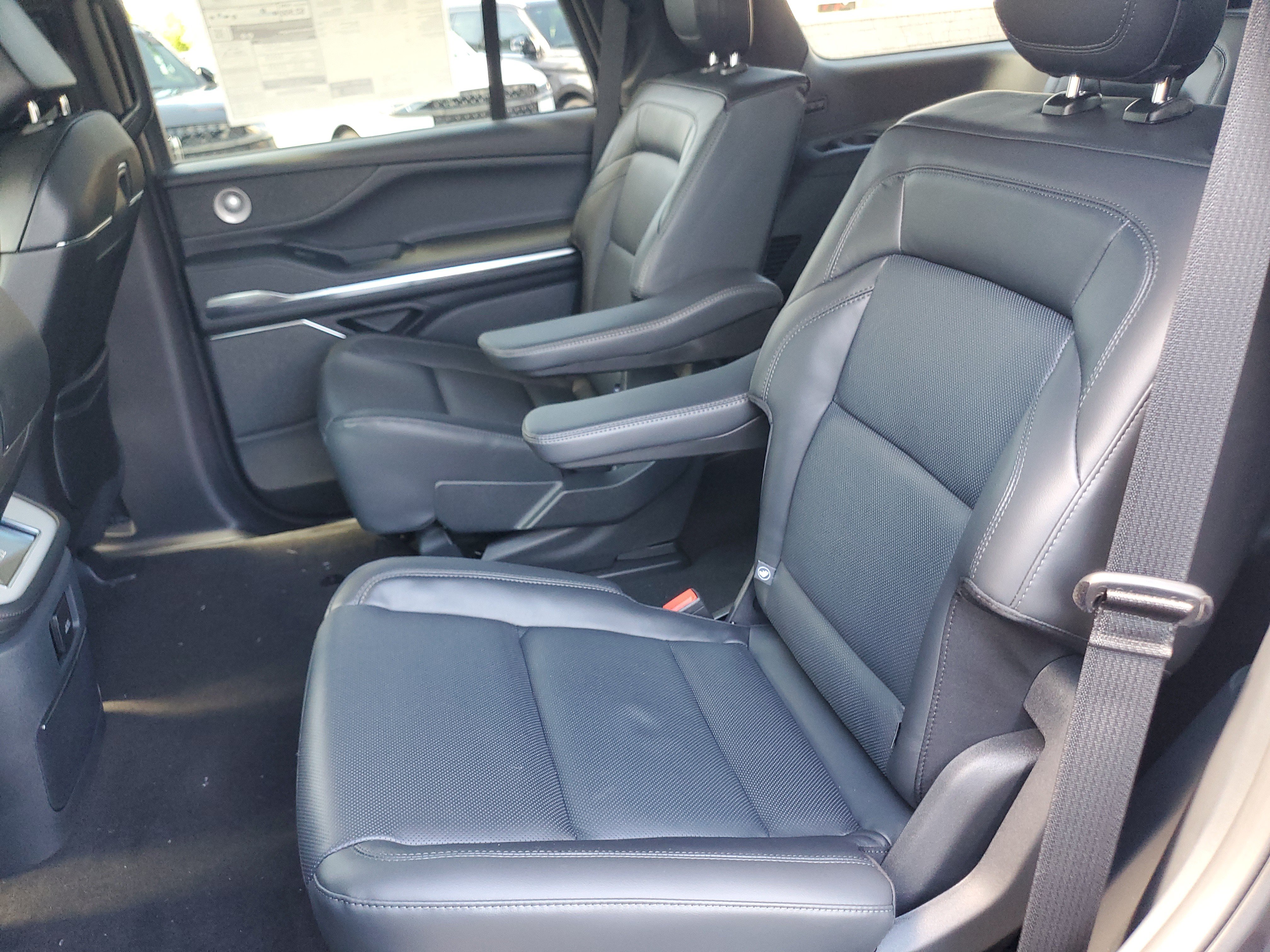 New 2026 Lincoln Navigator Reserve w/ Jet Appearance Package AWD/4WD image 30