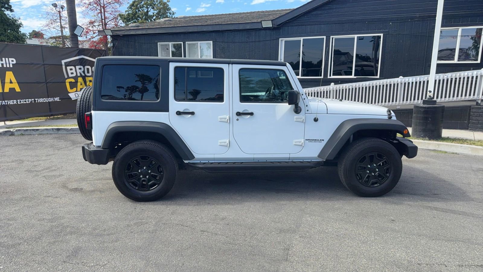 Used 2016 Jeep Wrangler Unlimited Sport AWD/4WD image 9