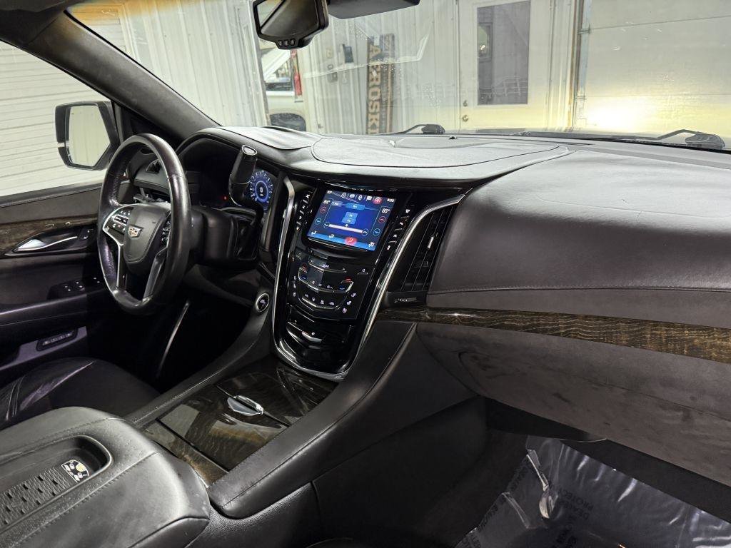 Used 2016 Cadillac Escalade ESV Platinum AWD/4WD image 39