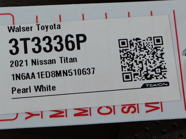 Used 2021 Nissan Titan Platinum Reserve w/ Moonroof Package image 32