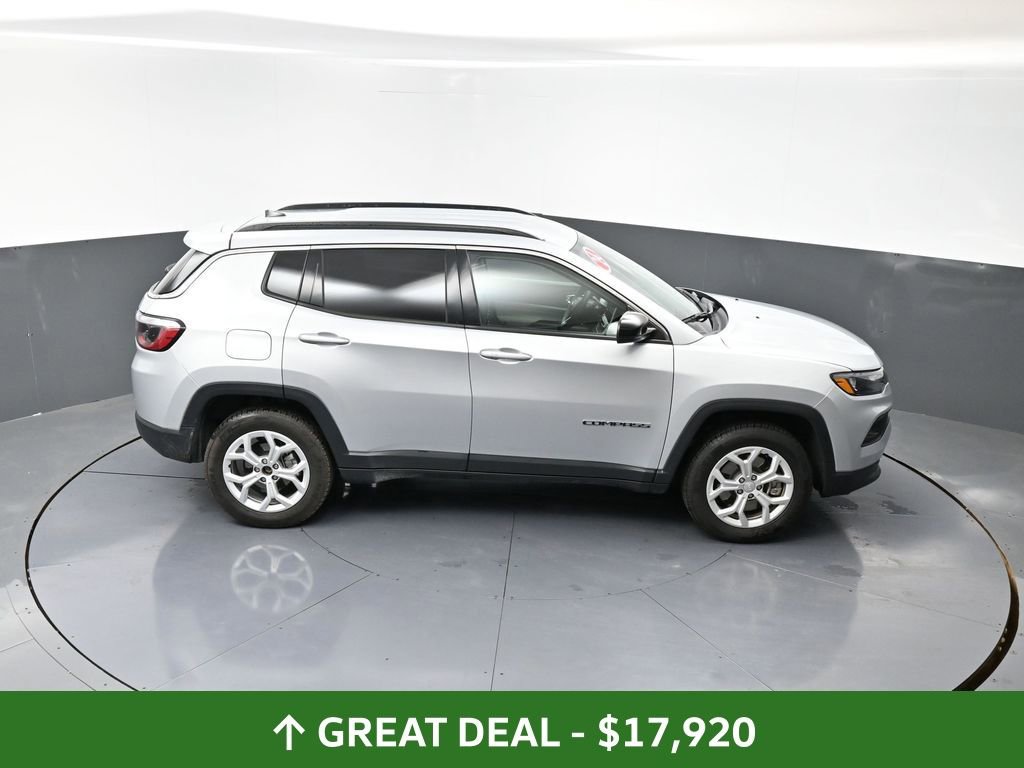 Used 2024 Jeep Compass Latitude image 43