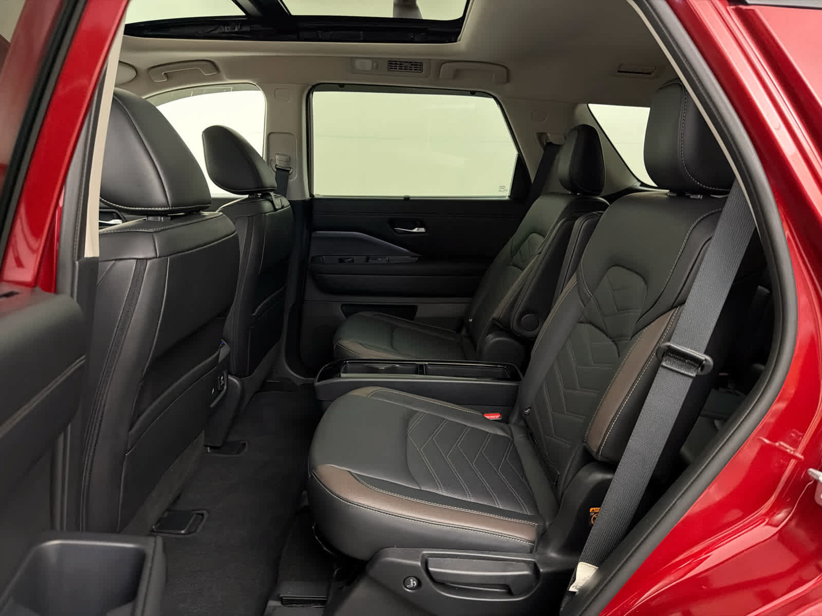 Certified 2024 Nissan Pathfinder Platinum FWD image 16