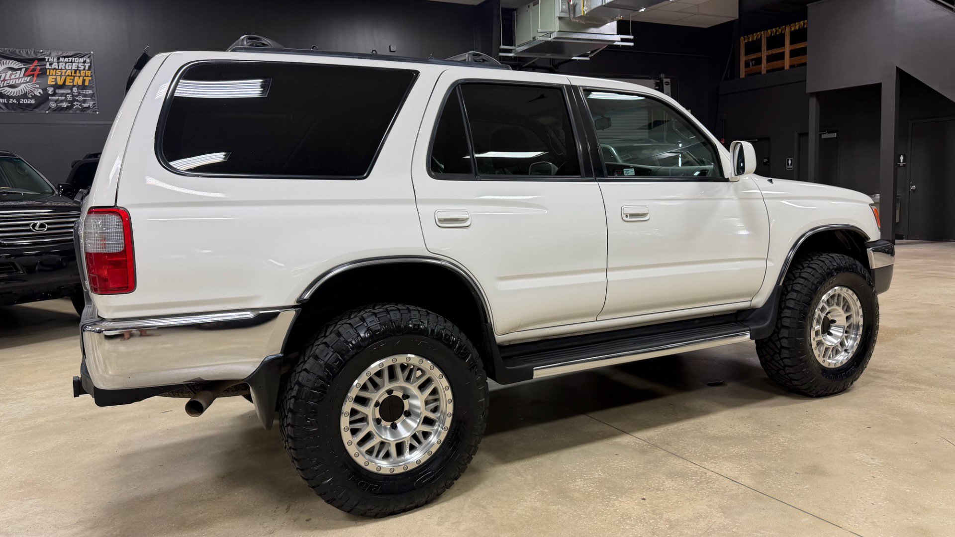 Used 2000 Toyota 4Runner SR5 w/ Upgrade Value Pkg 4 AWD/4WD image 5
