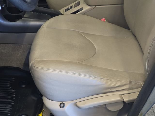 Used 2007 Toyota RAV4 4WD w/ 3rd Row image 28