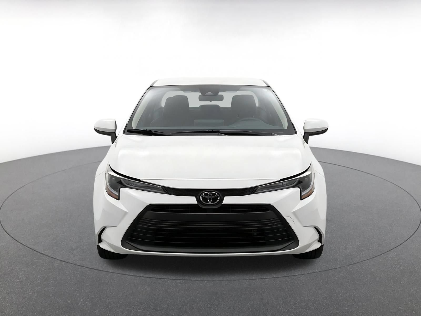 Used 2025 Toyota Corolla LE FWD image 2