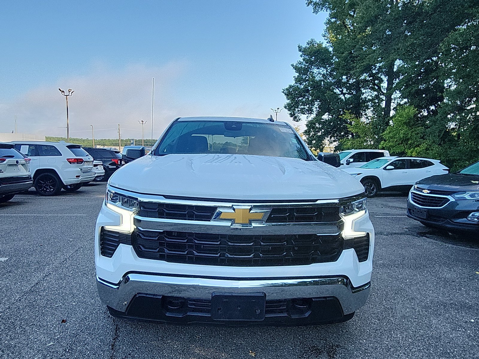 Used 2024 Chevrolet Silverado 1500 LT AWD/4WD image 8
