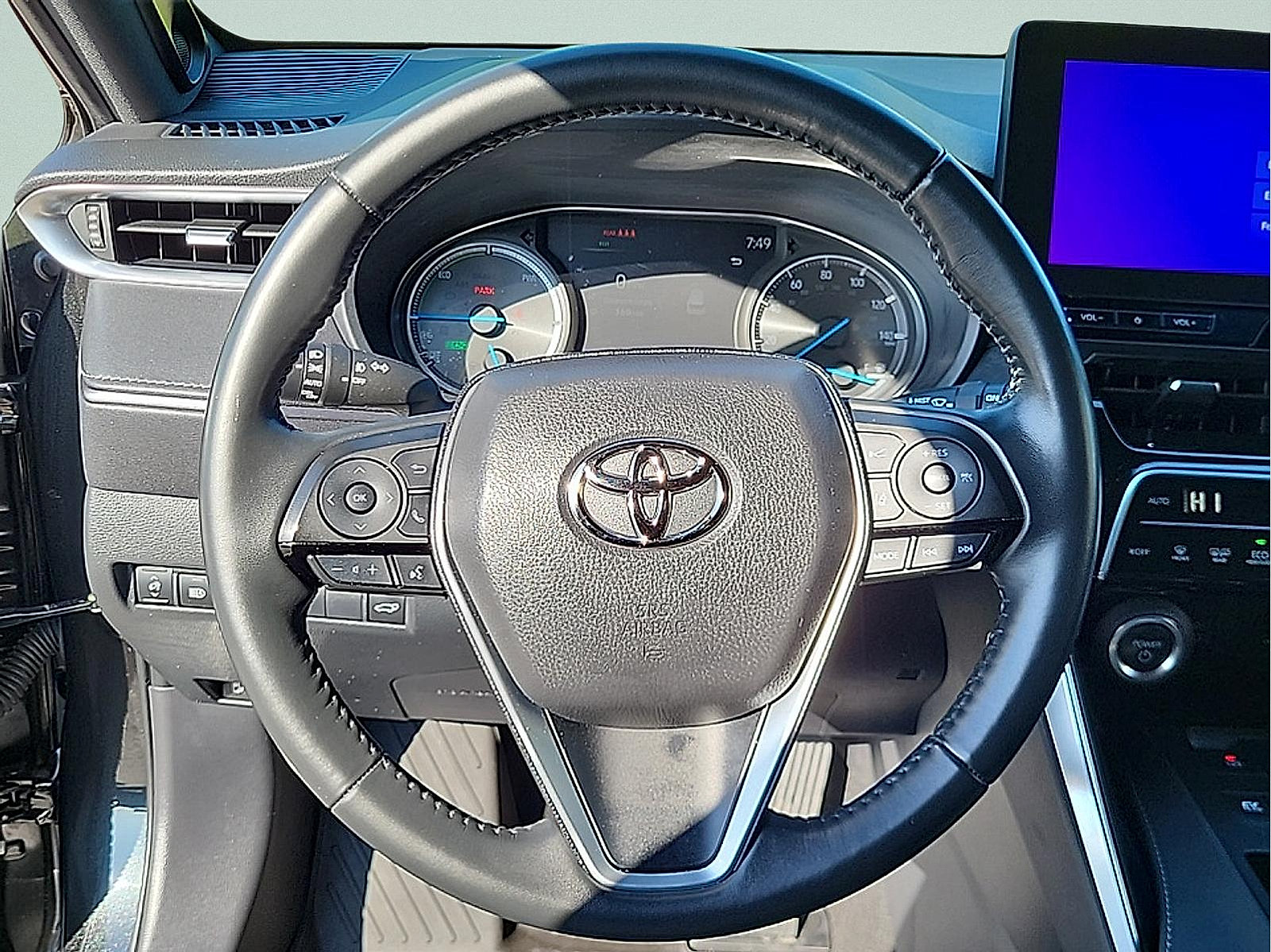 Used 2024 Toyota Venza XLE AWD/4WD image 16