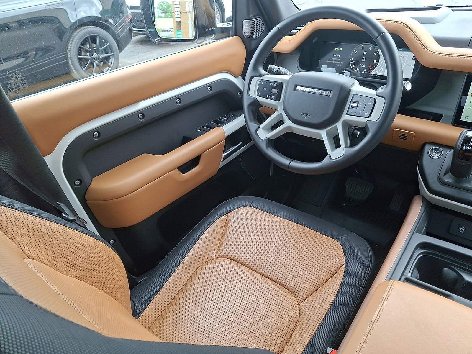 Used 2024 Land Rover Defender 110 X-Dynamic SE AWD/4WD image 15