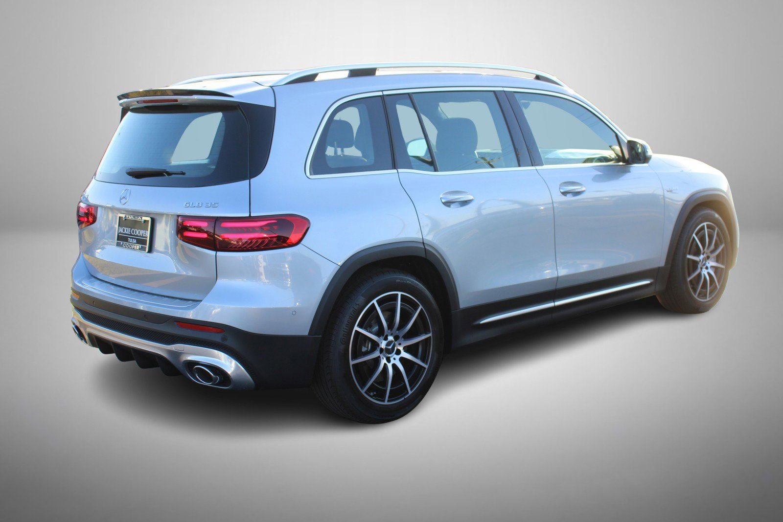 Certified 2025 Mercedes-Benz GLB 35 AMG 4MATIC image 5
