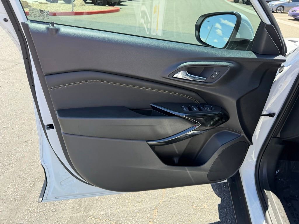 Used 2025 Chevrolet Trax LT w/ Driver Confidence Package FWD image 20