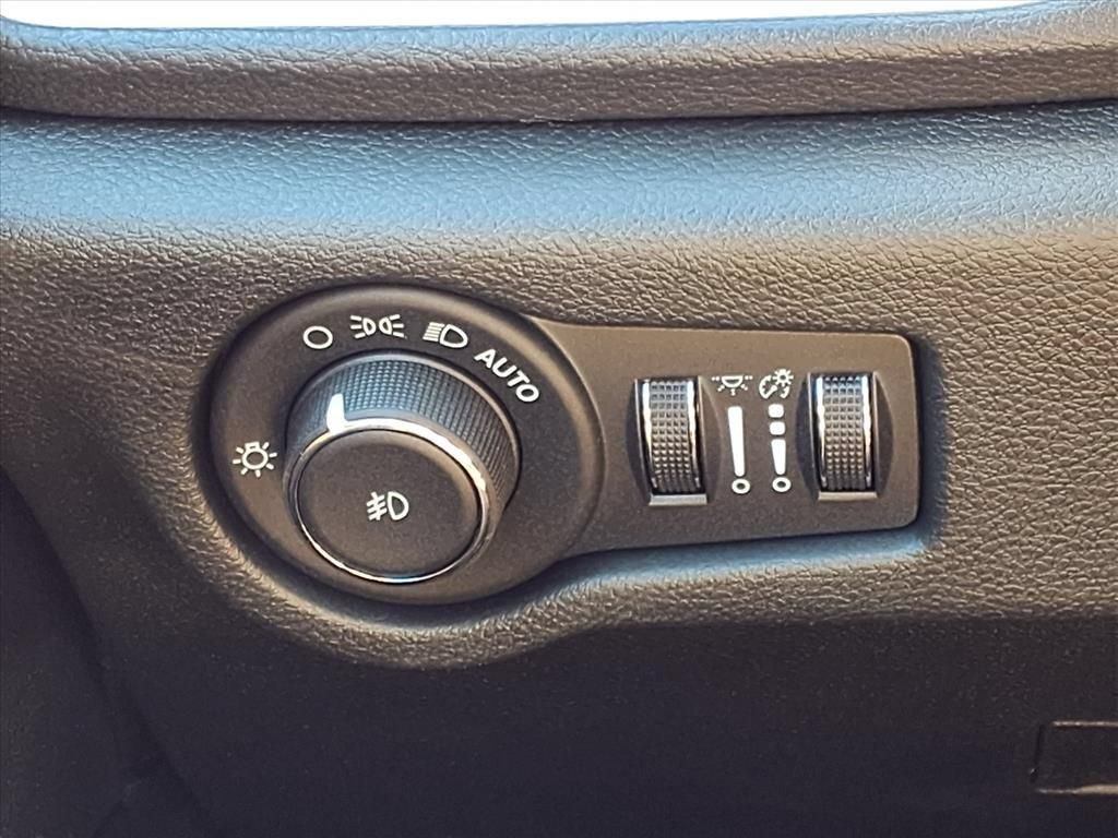 New 2026 Chrysler Pacifica Select FWD image 19