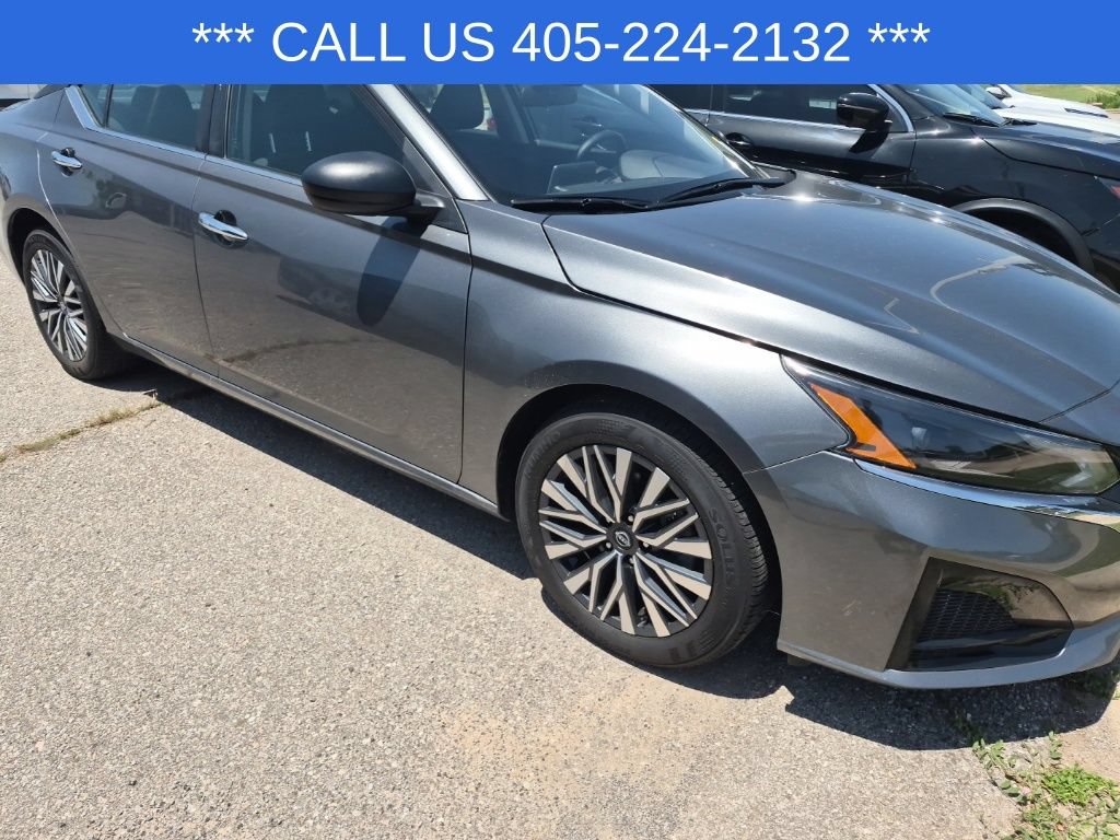 Used 2025 Nissan Altima 2.5 SV FWD image 19