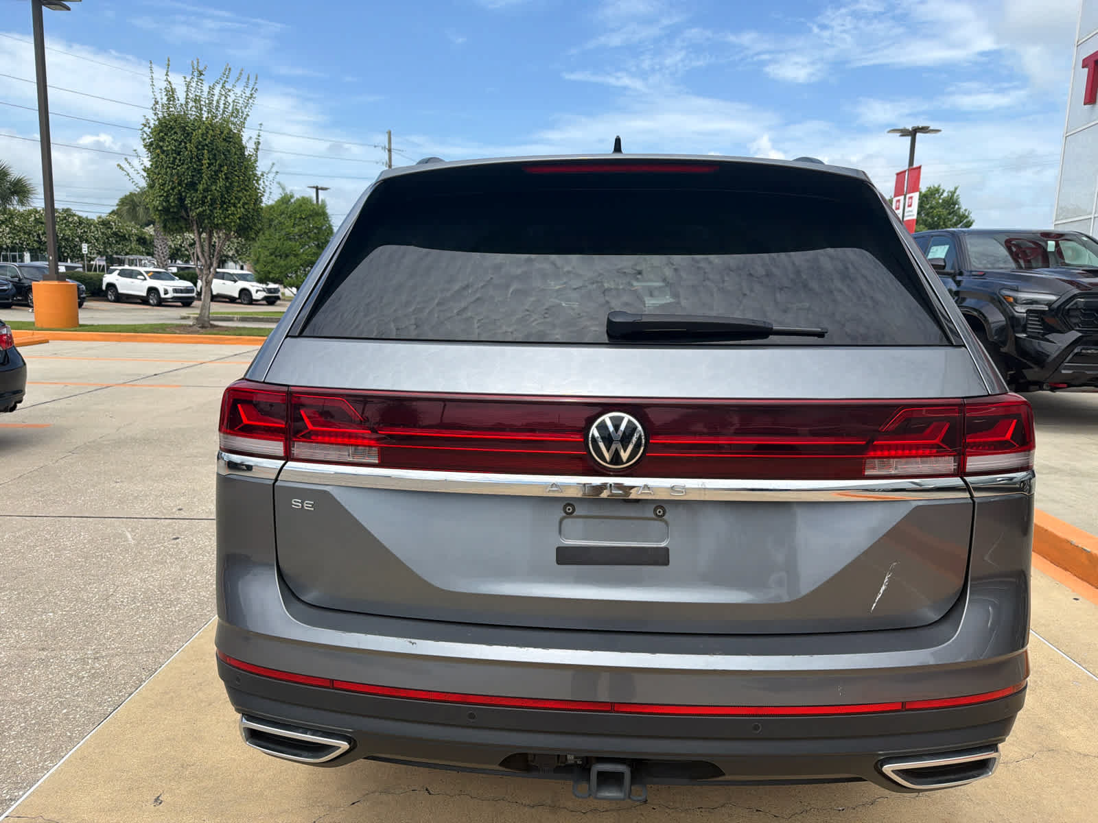 Used 2025 Volkswagen Atlas SE FWD image 32