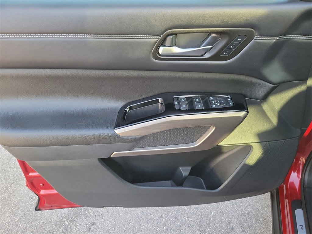 Certified 2023 Nissan Pathfinder Platinum image 16