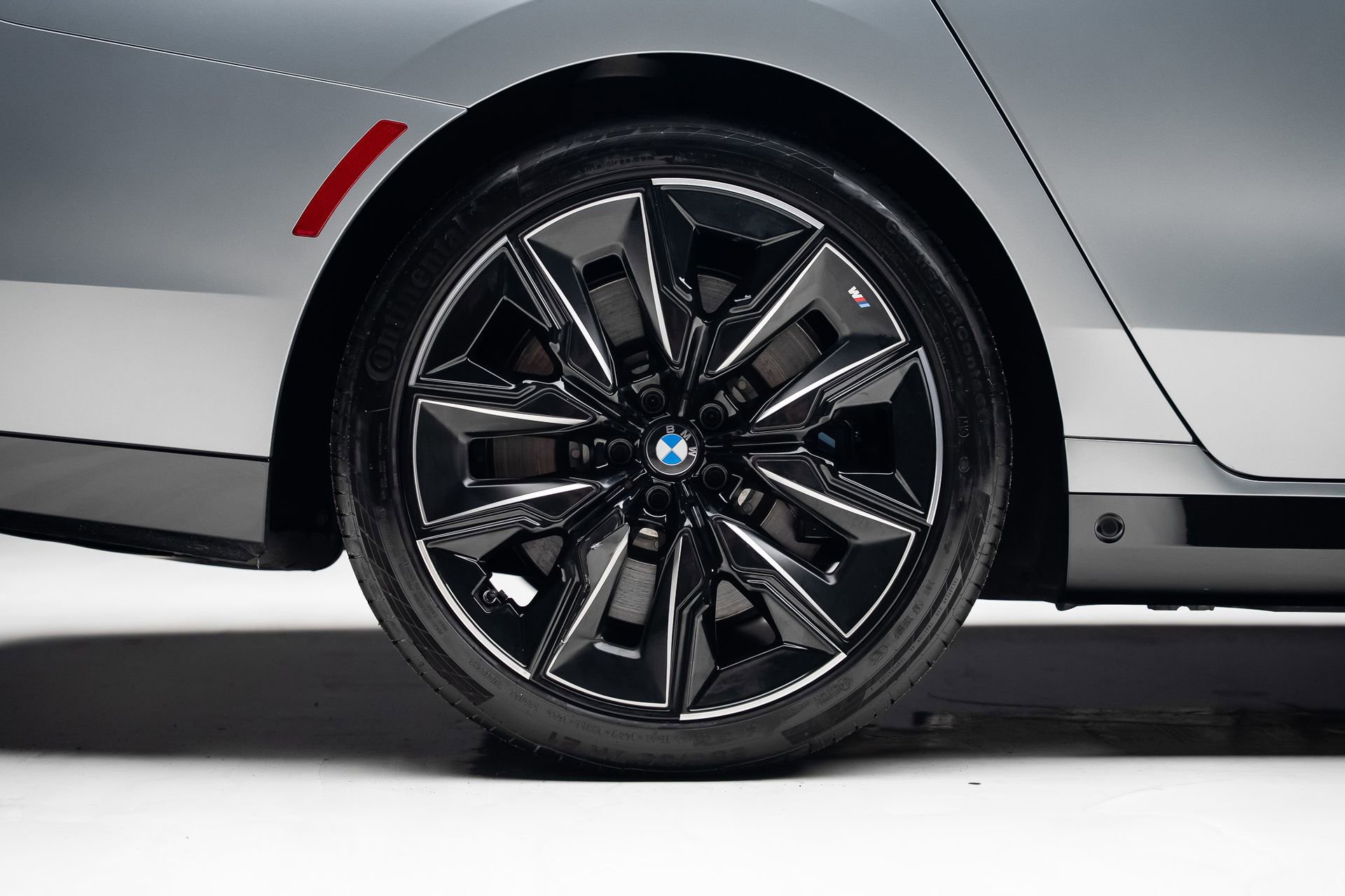 Used 2023 BMW 760i xDrive w/ Executive Package image 39